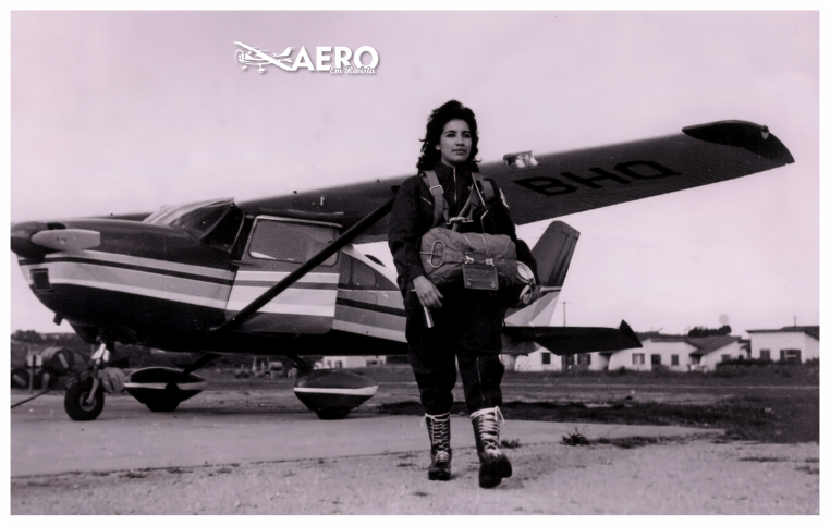 Emiliana Yegros Ortega, primeira paraquedista Aeroclube Paraná, pioneira, paraquedismo feminino, aviação, Franco Rovedo, Paraguai, Curitiba, salto de 10 mil pés, aviadora Ada Rogato, Switlik B-8, Alfredo Stroessner, Cessna 175, demonstração de paraquedas, acidente Itajaí, rio Itajaí-açu, recorde Colette Duval, paraquedismo, pioneira aviação, pioneira feminina, Itajaí-SC, pesca resgate, recuperação hospital, estabilidade política, condecoração, mulher paraquedista, formação piloto, casamento Emily, Marília-SP, São Paulo